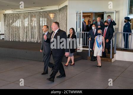 Il Segretario Pompeo ospita una cena di lavoro con la Delegazione cinese . Il Segretario di Stato degli Stati Uniti Michael R. Pompeo ospita una cena di lavoro con la delegazione cinese a Honolulu, HI, il 16 giugno 2020. Foto Stock
