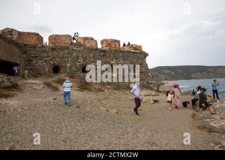 Castello di Garipce, risalente al periodo ottomano sulle creste del Villaggio Garipce di Istanbul, adiacente al Ponte Yavuz Sultan Selim. Foto Stock
