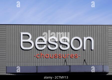 Bordeaux , Aquitaine / Francia - 09 20 2020 : besson chaussures logo e testo segno di negozio scarpe uomo donna e bambini negozio Foto Stock