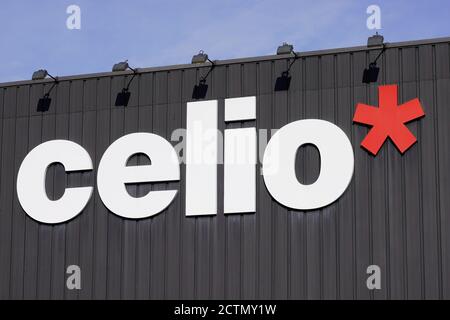 Bordeaux , Aquitaine / Francia - 09 20 2020 : testo del segno celio e logo del negozio di marca per uomo negozio di moda Foto Stock