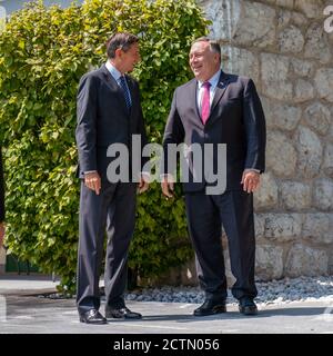 Incontro del Segretario Pompeo con il Presidente sloveno Pahor a Lubiana . Il Segretario di Stato Michael R. Pompeo incontra il Presidente sloveno Borut Pahor a Lubiana, Slovenia, il 13 agosto 2020. Foto Stock