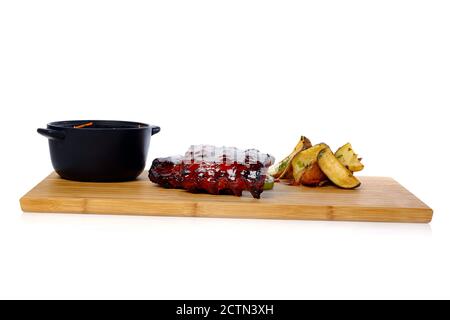 Costolette di maiale con patate al forno Foto Stock