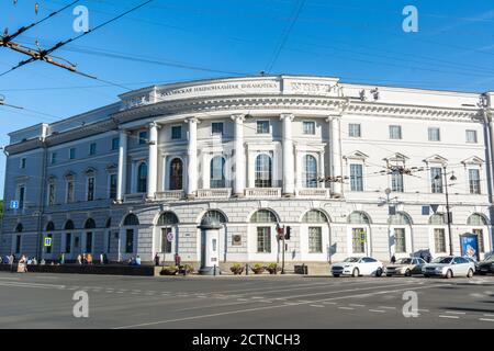 San Pietroburgo, Russia – 15 giugno 2017. Vista esterna della Biblioteca Nazionale di Russia sulla prospettiva Nevsky di San Pietroburgo. Fondata nel 1795 Foto Stock