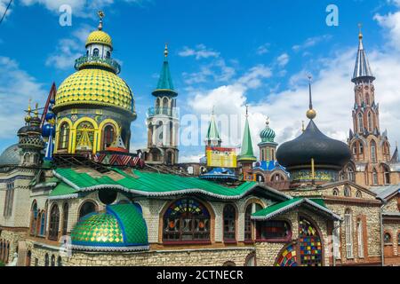 Kazan, Russia – 25 giugno 2017. Vista esterna del Tempio di tutte le religioni, un complesso architettonico unico nel Microdistretto di Staroye Arakchino Foto Stock