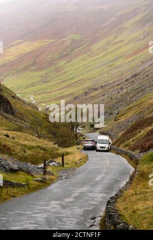 Honister Pass Summit - strada panoramica del passo di montagna nel Lake District, Inghilterra, Regno Unito Foto Stock