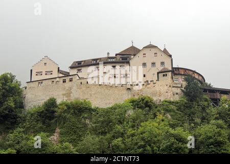 Vaduz, Liechtenstein. Castello di Vaduz (in tedesco: Schloss Vaduz), il palazzo e la residenza ufficiale del Principe del Liechtenstein Foto Stock