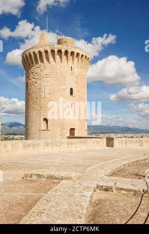 Torre Principale - La torre del homenaje -, Castillo de Bellver -siglo.XIV-, Palma de Mallorca. Mallorca. Islas Baleares. España. Foto Stock