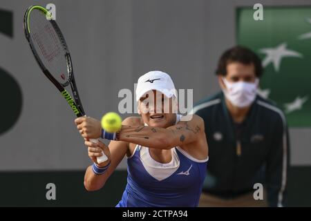 Tereza Martincova in azione durante il Roland Garros 2° turno di qualificazione del tennis francese aperto a Parigi, Francia, 24 settembre 2020. La F Foto Stock