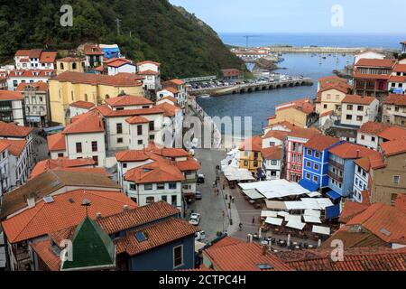 Cudillero, un villaggio di pescatori nelle Asturie, Spagna Foto Stock