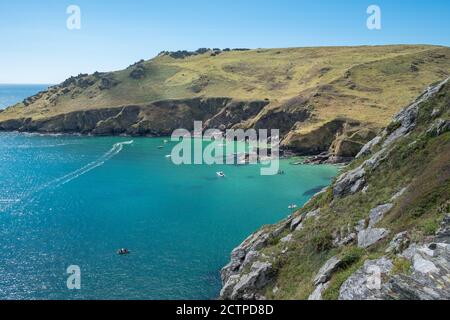 La baia di Starehole è vista dal percorso costiero sud-ovest vicino a Salcombe nel South Hams, Devon, Regno Unito Foto Stock