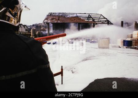 Vigili del fuoco sulle funzioni chimiche antincendio, Lione, Francia Foto Stock