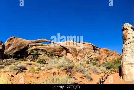 Landscape Arch al Parco Nazionale di Arches, Utah. Foto Stock