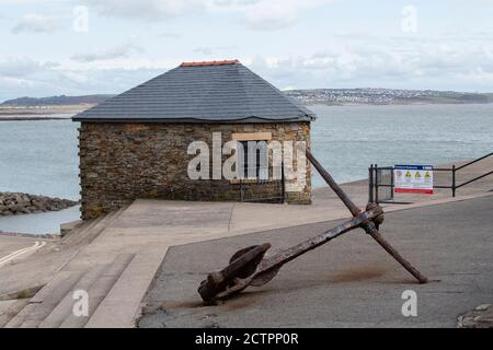 Ancoraggio di ferro sul molo di Porthcawl. Porthcawl Bridgend Wales UK Foto Stock