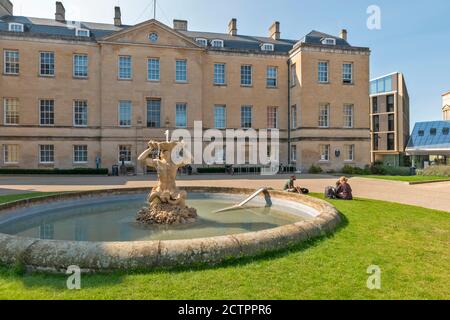 OXFORD CITY ENGLAND WOODSTOCK ROAD L'EDIFICIO RADCLIFFE HUMANITIES IN PRECEDENZA L'INFERMERIA DI RADCLIFFE Foto Stock