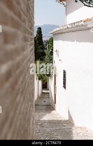 Immagine verticale di un paesaggio urbano con edifici residenziali Foto Stock