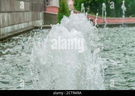 Immagine di una fontana nel parco della città Foto Stock