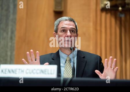 Kenneth Cuccinelli, alto funzionario che svolge le funzioni del vice segretario del Dipartimento per la sicurezza interna, testimonia durante l'audizione del Comitato per la sicurezza interna e gli affari governativi del Senato degli Stati Uniti intitolata "minacce alla patria", nella sede del Senato di Dirksen giovedì 24 settembre 2020.Credit: Tom Williams/Pool via CNP /MediaPunch Foto Stock