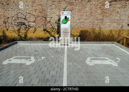 Stazione di ricarica per veicoli elettrici, Binz, Prora, Rügen, Meclemburgo-Pomerania occidentale, Germania Foto Stock