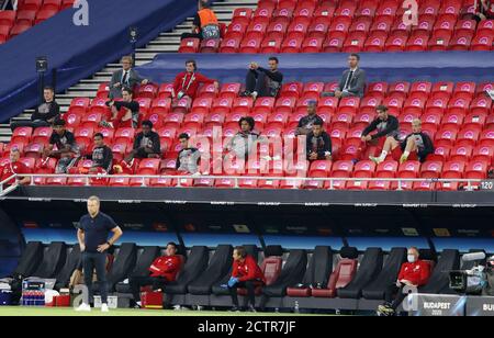 Budapest, Ungarn. Firo: 24.09.2020 Fuvuball, Football UEFA Super Cup 2020 FCB FC Bayern Mvºnchen Muenchen - Sevilla FC Bayern Substitute Bank at Tribvºne | usage worldwide Credit: dpa/Alamy Live News 2020 Foto Stock