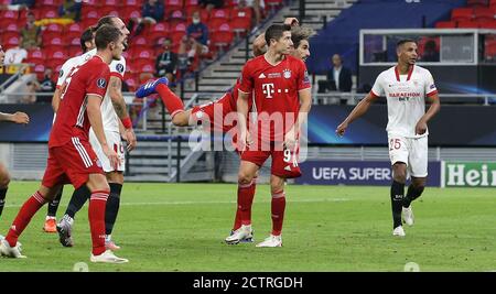 Budapest, Ungarn. Firo: 24.09.2020 Fuvuball, Football UEFA Super Cup 2020 FCB FC Bayern Mvºnchen Muenchen - Sevilla FC GOAL TO 2: 1 ON YOUR HEAD JAVI MARTINEZ | usage worldwide Credit: dpa/Alamy Live News 2020 Foto Stock