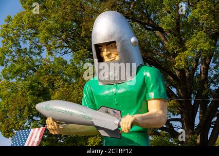 Wilmington, Illinois / Stati Uniti - Settembre 23 2020 il Gigante Gemini sulla storica Route 66 in una bella mattinata d'autunno. Foto Stock