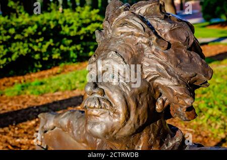 La panchina di Einstein, una statua in bronzo di Albert Einstein, è raffigurata all'Università dell'Alabama del Sud, 22 agosto 2020, a Mobile, Alabama. Foto Stock