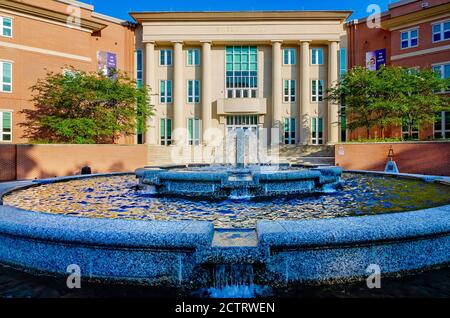 Shelby Hall, dove si trova il College of Engineering, è raffigurato presso l'Università dell'Alabama meridionale, 22 agosto 2020, a Mobile, Alabama. Foto Stock