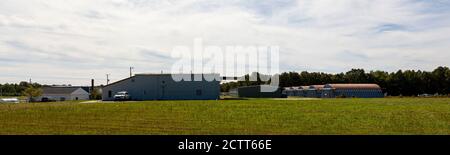 Indian Head, MD, USA 09/19/2020: Vista panoramica dell'aeroporto del Maryland (2W5) , campo aereo privato di uso pubblico con una pista operativa che ser Foto Stock