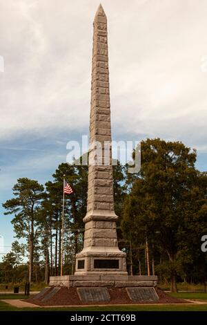 Point Lookout, MD, USA 09/19/2020: Veduta del Cimitero Confederato vicino all'ex prigioniero del campo di guerra a Point Lookout, MD. I monumenti segnano la sepoltura p Foto Stock