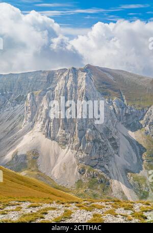 Monte Vettore (Italia) - la cima paesaggistica del Monte Vettore, una delle vette più alte dell'Appennino con i suoi 2,476 metri. Regione Marche. Foto Stock