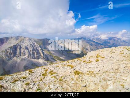 Monte Vettore (Italia) - la cima paesaggistica del Monte Vettore, una delle vette più alte dell'Appennino con i suoi 2,476 metri. Regione Marche. Foto Stock