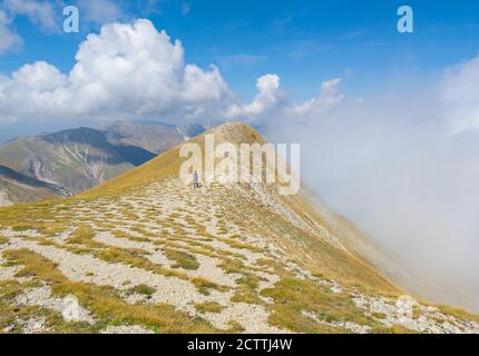 Monte Vettore (Italia) - la cima paesaggistica del Monte Vettore, una delle vette più alte dell'Appennino con i suoi 2,476 metri. Regione Marche. Foto Stock