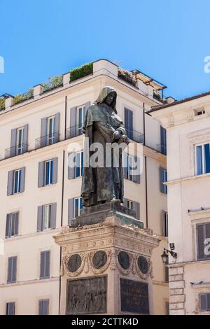 ROMA, ITALIA - 2014 AGOSTO 18. Monumento al filosofo Giordano Bruno statua in campo de Fiori. Foto Stock