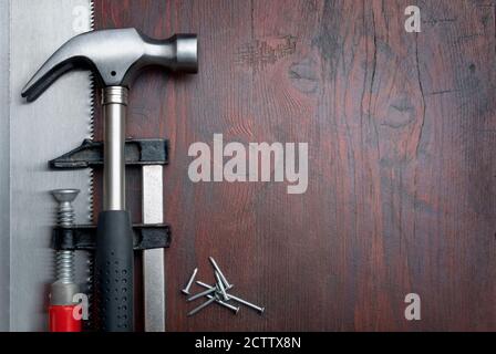 Utensili fai da te su sfondo di legno , con spazio per la copia. Foto Stock