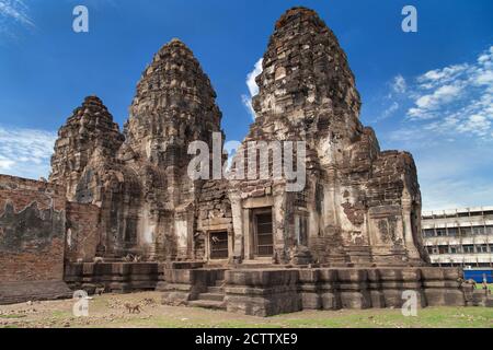 Tempio delle Scimmie in Lopburi, Thailandia. Foto Stock