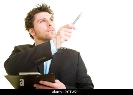 Giovane uomo in abito con appunti fa un inventario Foto Stock