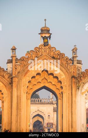India, Uttar Pradesh, Lucknow, porta nella città vecchia Foto Stock