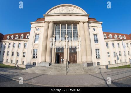 Schwerin, Germania. 23 Settembre 2020. La costruzione del Tribunale Regionale di Schwerin a Demmler-Platz. Credit: Jens Büttner/dpa-Zentralbild/ZB/dpa/Alamy Live News Foto Stock