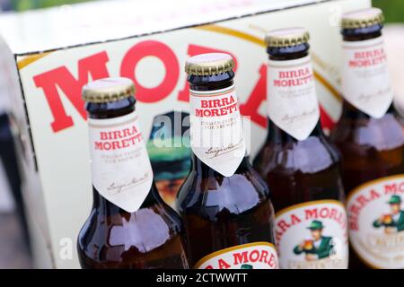 Bottiglie di birra italiana Birra Moretti Foto Stock