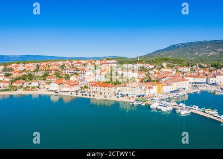 Vista panoramica della città di Cres sull'isola di Cres in Croazia, bellissimo mare Adriatico Foto Stock