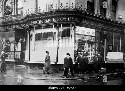 Movimento suffragette (proprietà danneggiata), Londra 1912 Foto Stock