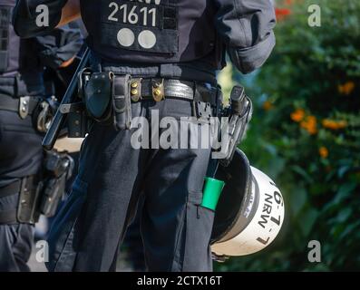 20.09.2020, Duesseldorf, Renania Settentrionale-Vestfalia, Germania - polizia NRW in servizio a dimostrazione anticorona, dimostrazione contro la politica sanitaria di Foto Stock