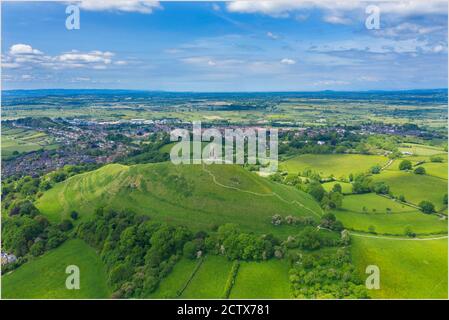Glastonbury Tor dal drone giorno d'estate Foto Stock