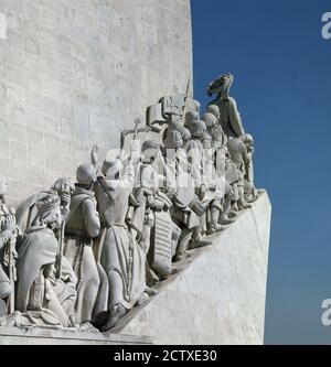 DETALLE DEL MONUMENTO A LOS DESCUBRIMIENTOS O DESCUBRIDORES - SIGLO XX. AUTORE: COTTINELLI JOSE ANGELO / ALMEIDA LEOPOLDO. LOCALITÀ: MONUMENTO A LOS DESCUBRIIMIENTOS. LISBOA. PORTOGALLO. Foto Stock