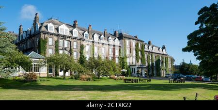 Vista esterna del famoso Old Swan Hotel di Harrogate, North Yorkshire Foto Stock