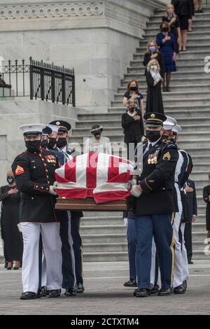 Washington, Stati Uniti. 25 Settembre 2020. 25 settembre 2020 - Washington, USA - Giustizia associata Ruth Bader Ginsburg della Corte Suprema lascia il Campidoglio degli Stati Uniti. Photo Credit: rudy k/Alamy Live News Foto Stock