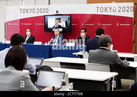 Tokyo, Giappone. 25 Settembre 2020. Yoshiro Mori (C) Presidente di Tokyo 2020 parla durante una conferenza stampa congiunta tra il Comitato Olimpico Internazionale (CIO) e il Comitato organizzatore di Tokyo dei Giochi Olimpici e Paralimpici (Tokyo 2020) presso la Torre di Piazza del Triton dell'Isola di Harumi Y. Credit: Rodrigo Reyes Marin/ZUMA Wire/Alamy Live News Foto Stock