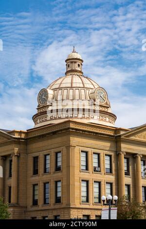 Cupola del tribunale della contea di Logan con cielo blu e nuvole sullo sfondo. Lincoln, Illinois, Stati Uniti Foto Stock