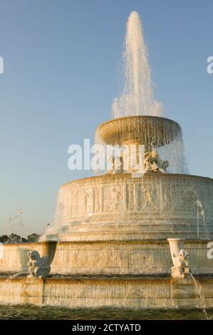 Fontana in un parco, Scott Memorial Fontana, Belle Isle Park, Detroit, Michigan, Stati Uniti d'America Foto Stock