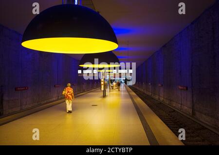 Interni di una stazione della metropolitana, Westfriedhof, Monaco U-Bahn, Monaco, Baviera, Germania Foto Stock